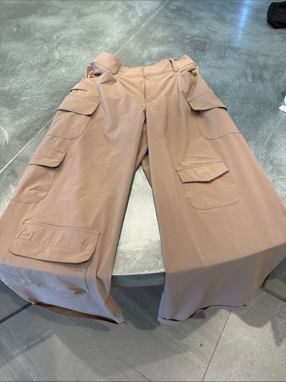 ALO Yoga Men's Wide-Leg Cargo Pants in Taupe